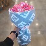 تنسيق ورد مع سكارف شتوي